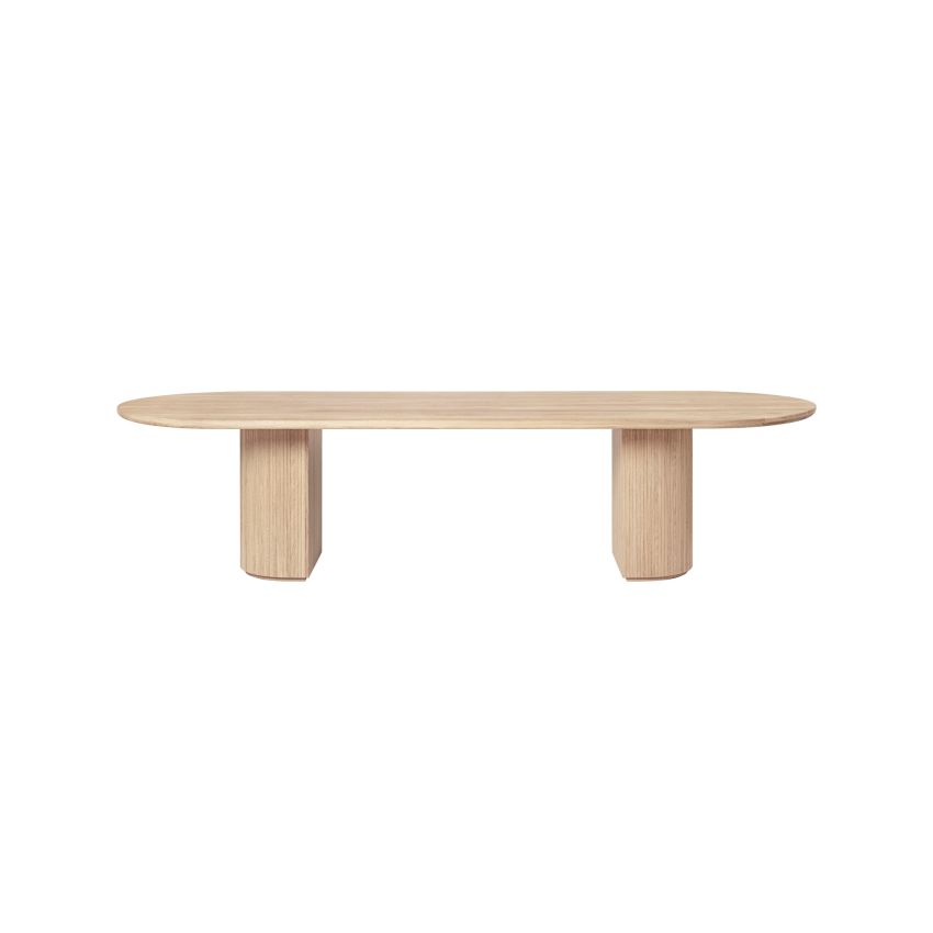 Il tavolo da pranzo ellittico Moon di GUBI, progettato da Space Copenhagen nel 2015, offre un'eleganza senza tempo alla tua casa o ufficio grazie alla sua forma ovale.

Il risultato è un tavolo elegante con chiari richiami alla tradizionale falegnameria