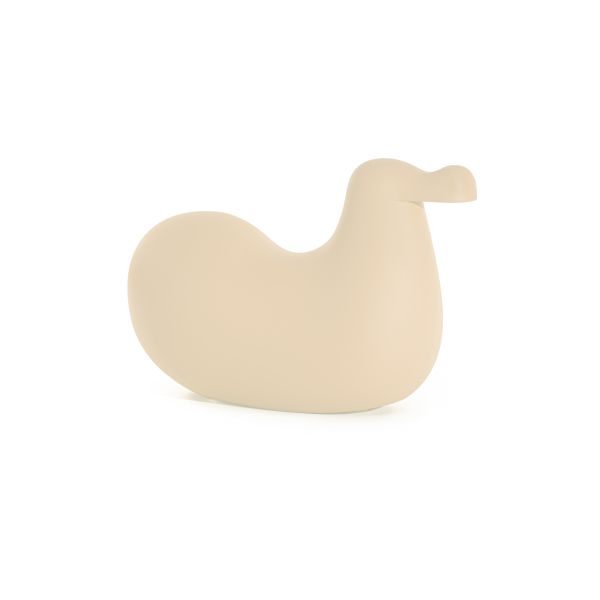 Dodo è un colorato e simpatico uccello a dondolo, ideato da Oiva Toikka per la collezione Magis Me Too. Questa speciale sedia progettata per i bambini, è una moderna interpretazione del classico cavallo a dondolo.