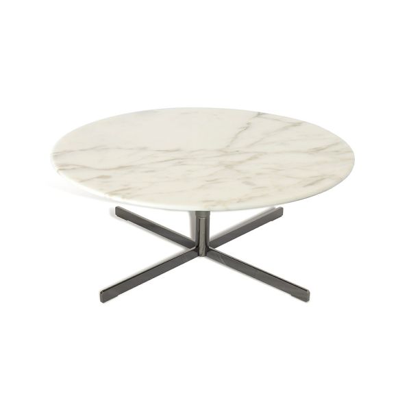 Il tavolino rotondo in marmo bianco Bob di Poltrona Frau, disegnato da Jean Marie Massaud, è un elemento perfetto per l'arredamento moderno di diversi ambienti domestici.  Perfetto nel living come coffee table, Bob unisce con maestria l'elegante marmo e l