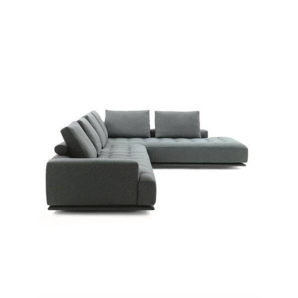 Il divano componibile Zanotta Shiki è ispirato dalla semplicità del futon tradizionale giapponese, il divano evoca l’idea di un materasso imbottito su una struttura in legno rivestita. 
