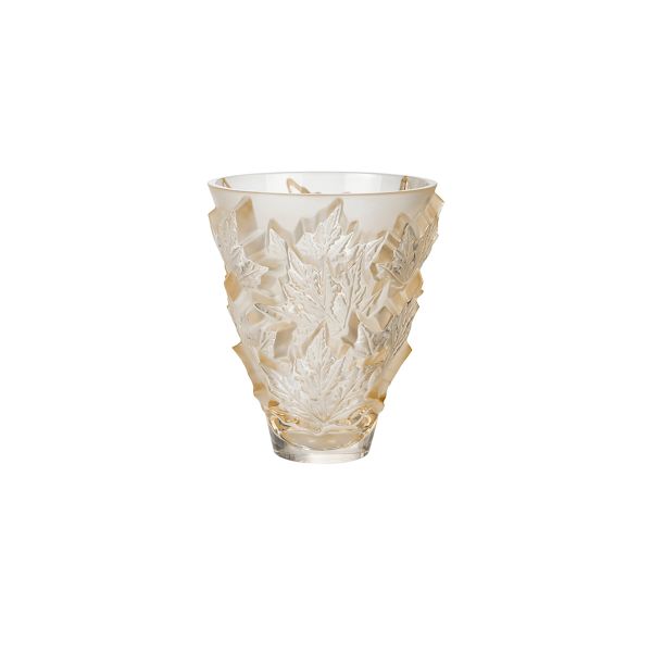 Lalique Champs-Elysées Vaso Piccolo in cristallo oro lucido，è un elemento della collezione ideata da Marc Lalique nel 1951, prendendo ispirazione da uno dei viali più celebri di Parigi.
