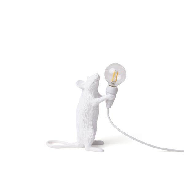 Mouse Lamp Step in resina bianca, disegnata da MarcAntonio e dotata di comoda presa USB che permette di collegarla ovunque.