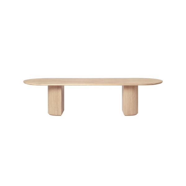 Il tavolo da pranzo ellittico Moon di GUBI, progettato da Space Copenhagen nel 2015, offre un'eleganza senza tempo alla tua casa o ufficio grazie alla sua forma ovale.

Il risultato è un tavolo elegante con chiari richiami alla tradizionale falegnameria