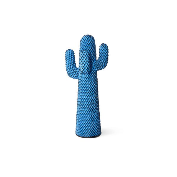 L'appendiabiti Cactus blu di Gufram in limited edition Andy's Blue, si presentano spinose, piene di carattere e decisamente accattivanti.