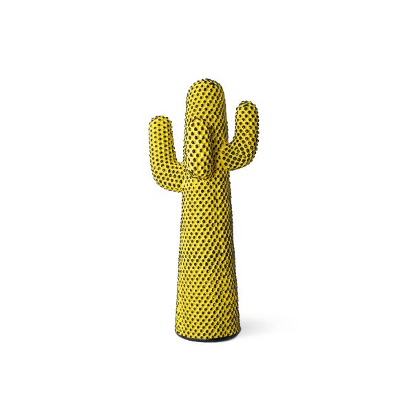 L'appendiabiti Cactus giallo di Gufram in limited edition Andy's Yellow, si presentano spinose, piene di carattere e decisamente accattivanti.